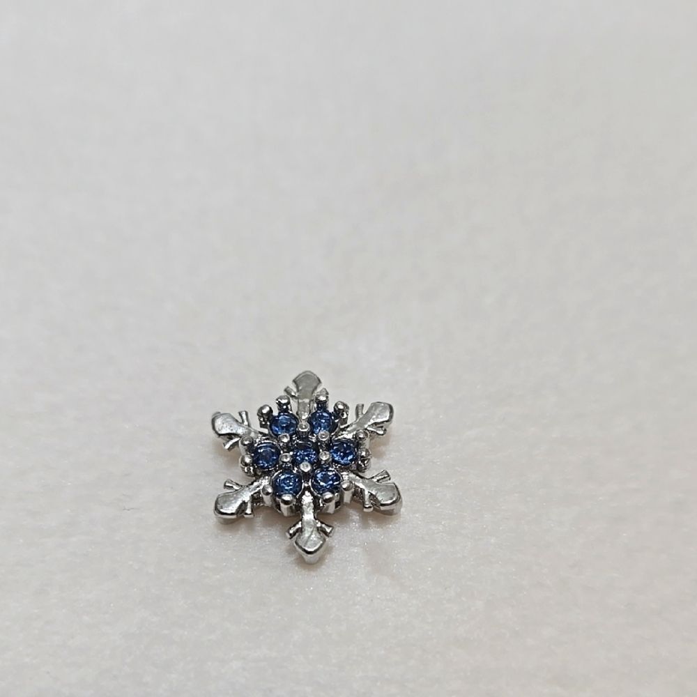Silver Snowflake Pendant - Picture 1 of 3